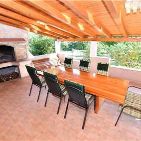 3 Bedroom Villa with Pool & Tennis Court near Sinj, sleeps 8